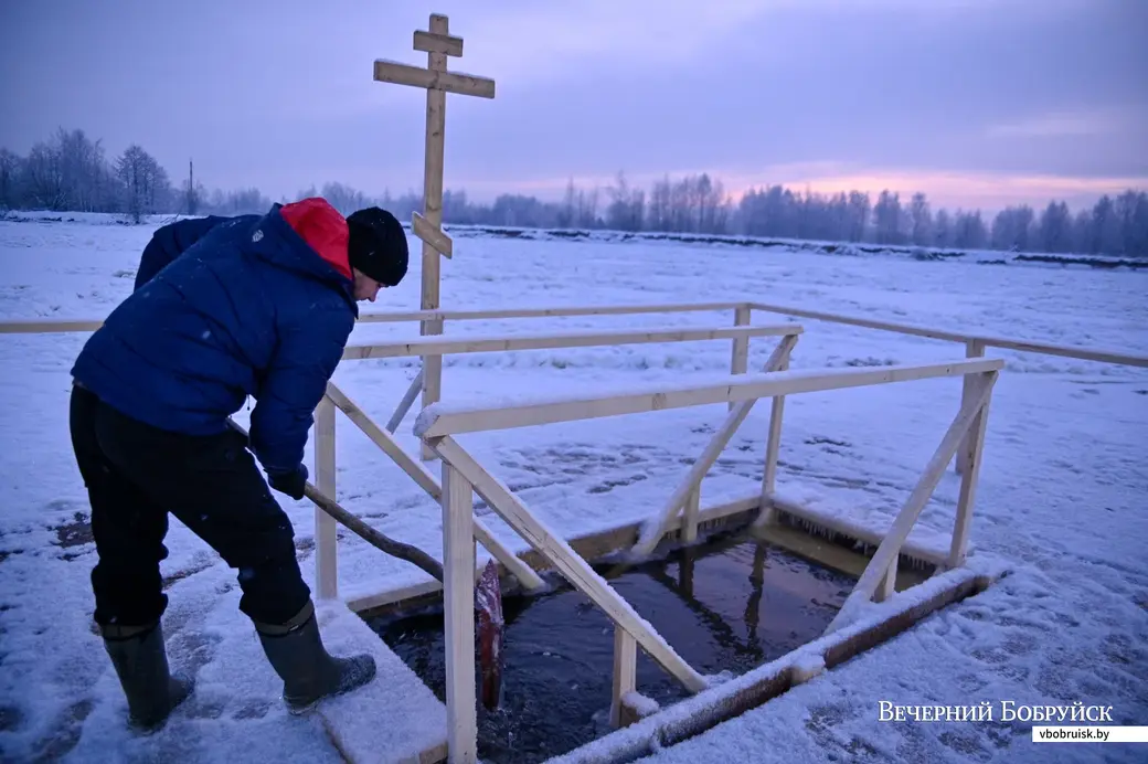 19.01.2021. Бобруйск. Крещенское окунание в прорубь на городской спасательной станции №2