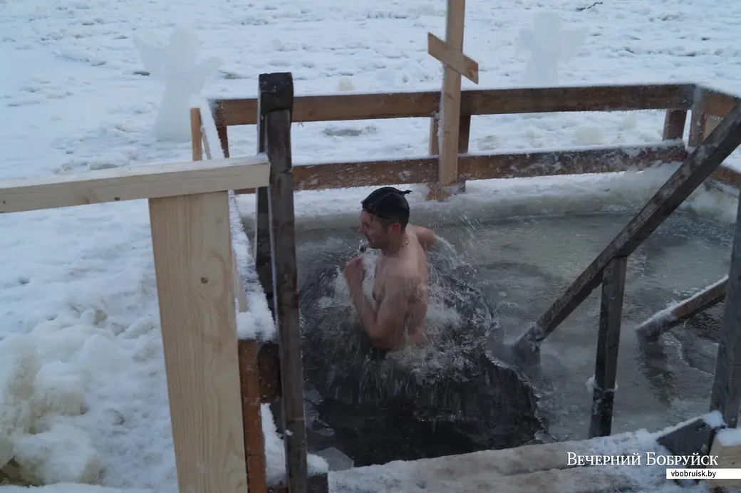 19.01.2021, Бобруйск. Прорубь на Березине.