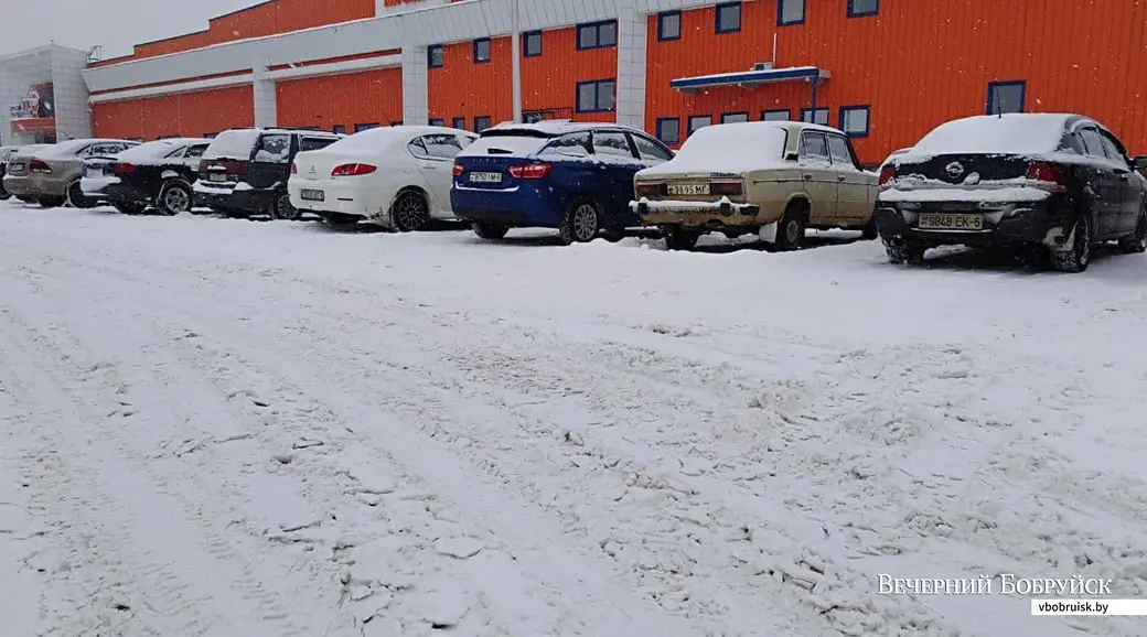 11.02.21, Бобруйск. Состояние стоянки возле ТЦ