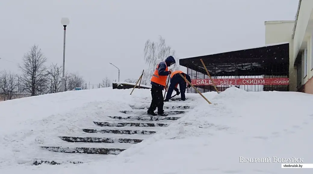 11.02.21, Бобруйск. Уборка снега на Рокоссовского.