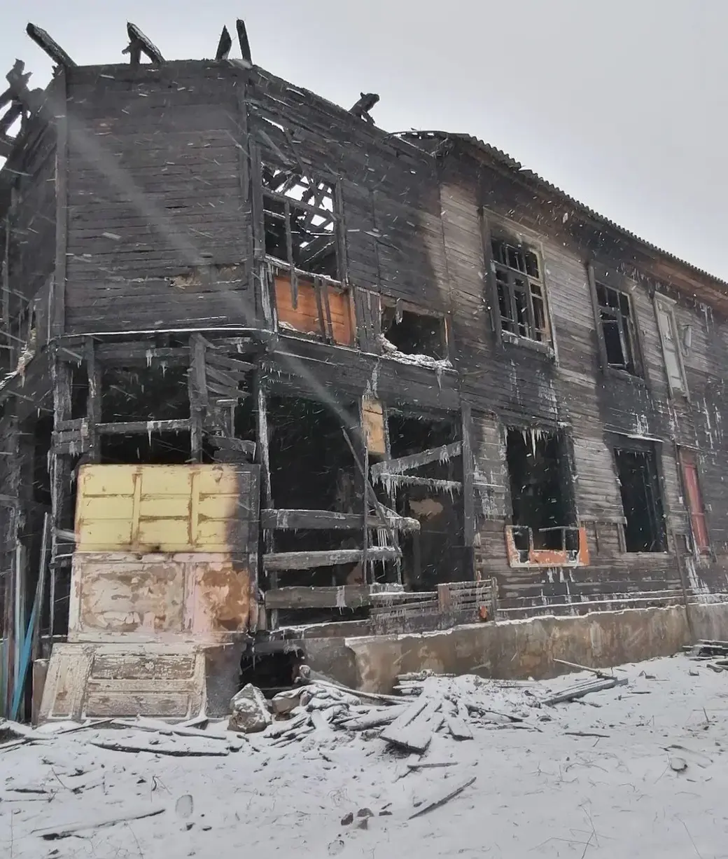 После пожара. Барак в Бобруйске по адресу: ул. 1-я Линия, дом №32.