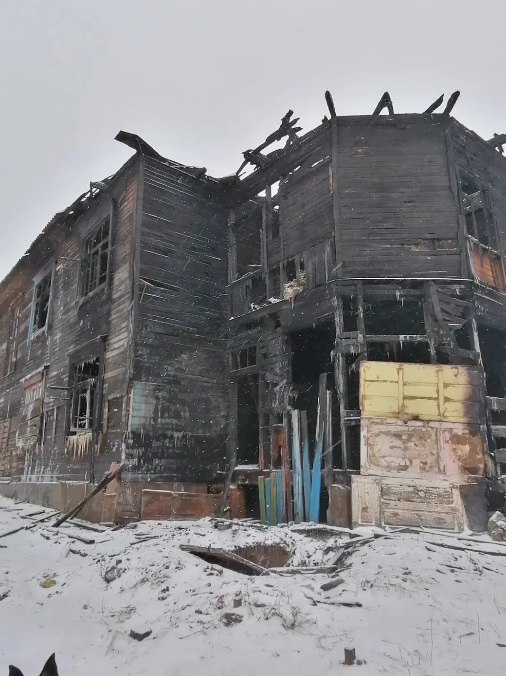 После пожара. Барак в Бобруйске по адресу: ул. 1-я Линия, дом №32.