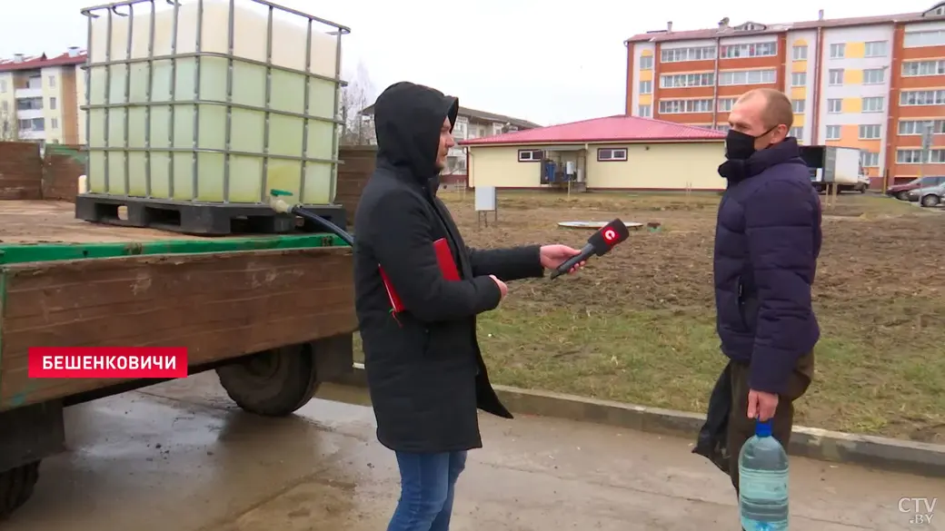 Авария на водопроводных сетях в Бешенковичах: власти обеспечат население водой из цистерн. Кадр СТВ.