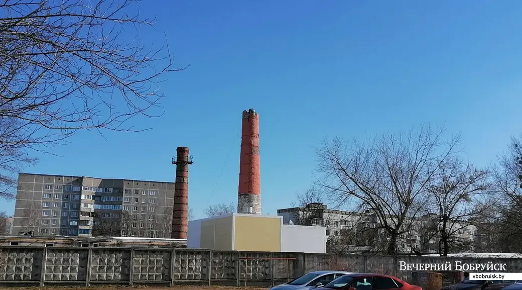 Авиагородок, Бобруйск. Котельная закрыта, одну из труб демонтируют.