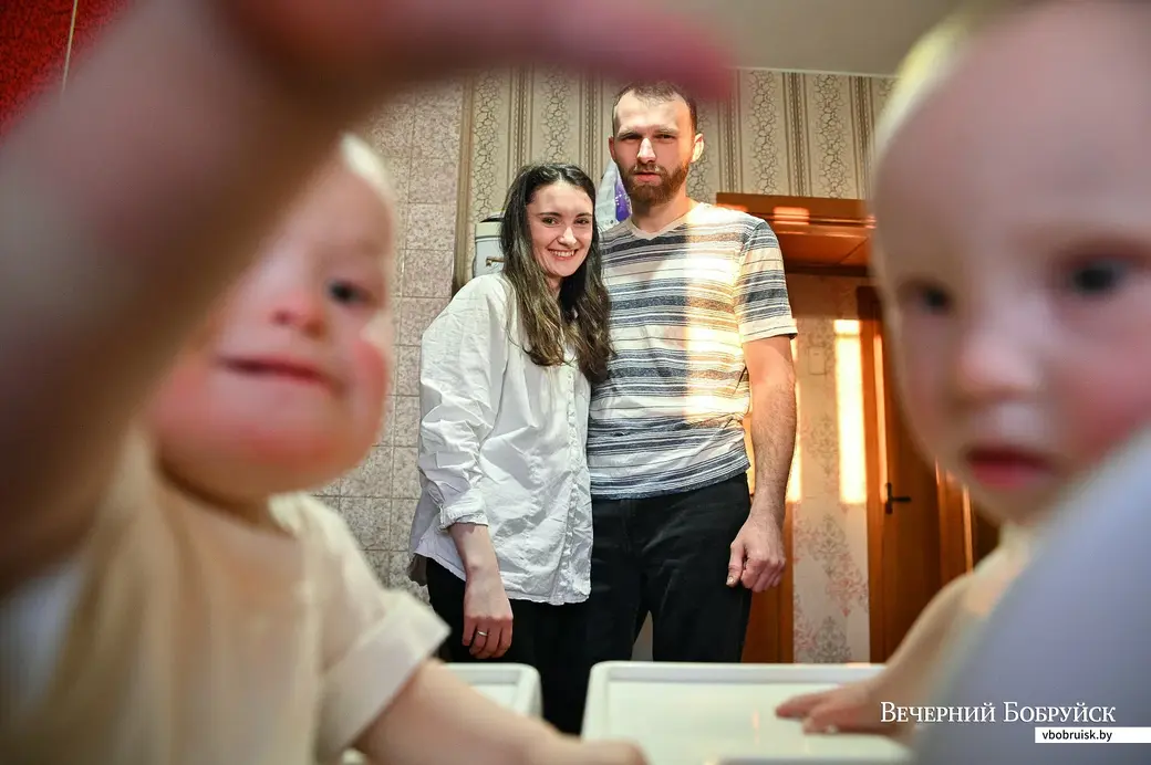 05.03.2021. Бобруйск. Мария и Сергей Радывонюк воспитывают двоих мальчиков Артура и Диму с синдромом Дауна