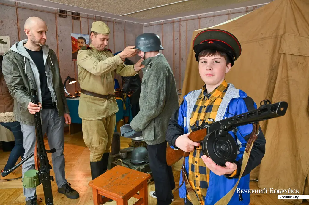 30.04.2021. Бобруйск. Выставка «Герои Бобруйска» клуба военно-исторической реконструкции «Бобруйский рубеж» Дворца искусство города Бобруйска