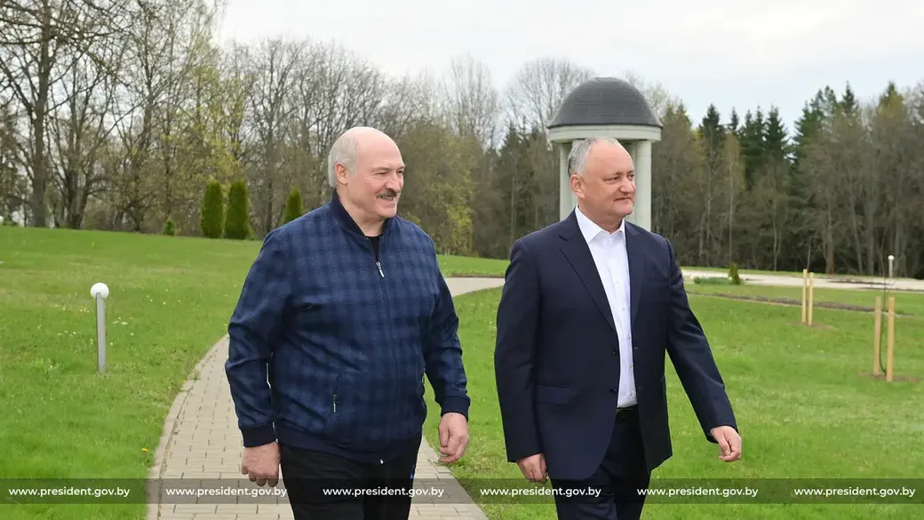 Встреча с Александром Лукашенко с экс-президентом этой страны Игорем Додоном в Минске 5 мая 2021 года.