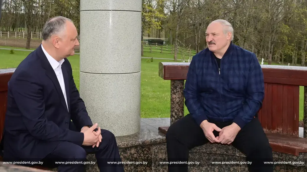 Встреча с Александром Лукашенко с экс-президентом этой страны Игорем Додоном в Минске 5 мая 2021 года.