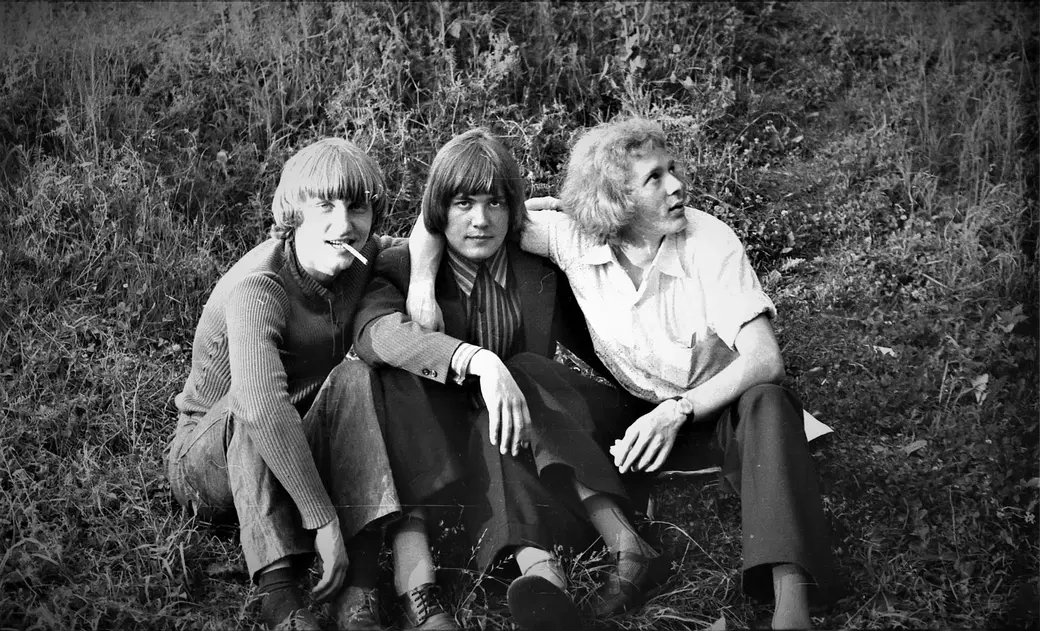 Андрей Самойлов, Вася Мак и Витя Поревой на реке Дубровенке, 1973 год.