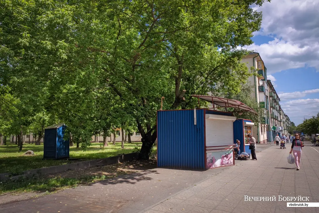 04.06.2021. Бобруйск. Торговые киоски на Интернациональной