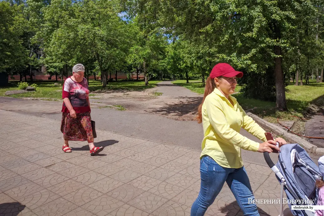 04.06.2021. Бобруйск. Торговые киоски на Интернациональной