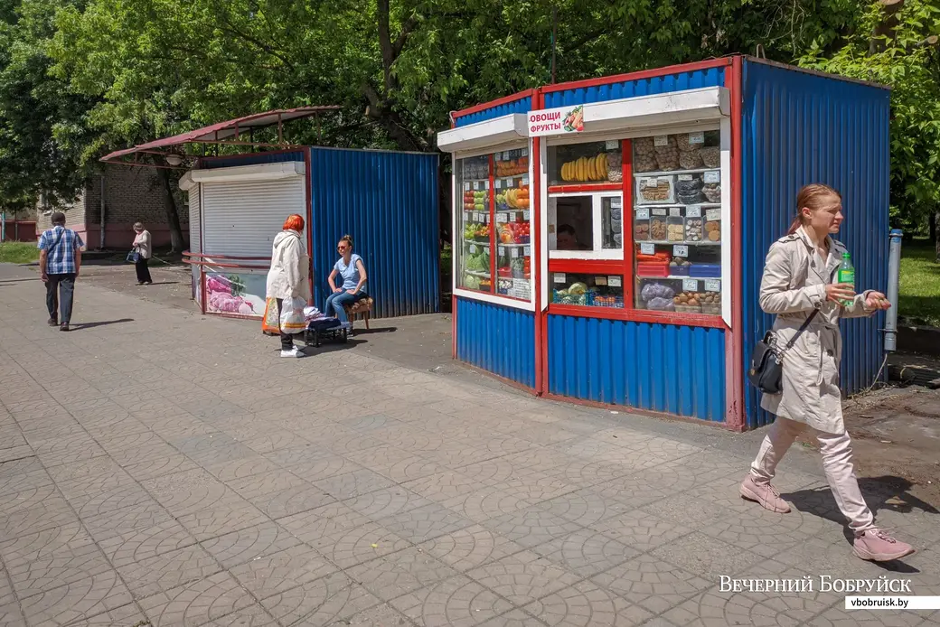 04.06.2021. Бобруйск. Торговые киоски на Интернациональной