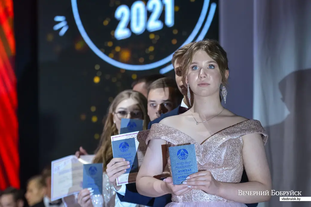 10.06.2021. Бобруйск. Вручение аттестатов зрелости выпускникам гимназии №2