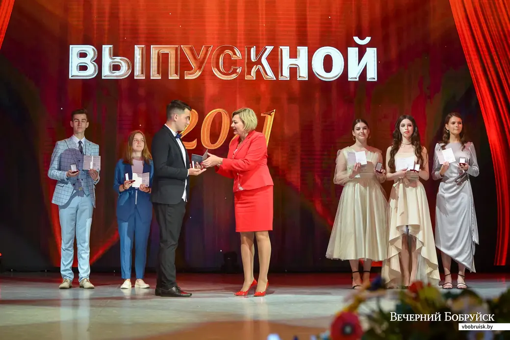 10.06.2021. Бобруйск. Вручение аттестатов зрелости выпускникам гимназии №2