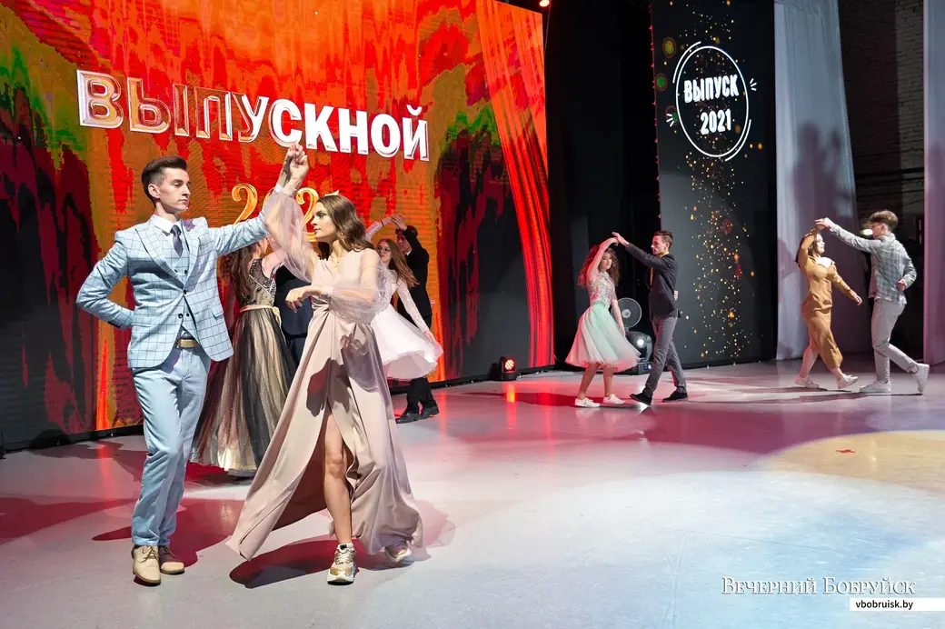 10.06.2021. Бобруйск. Вручение аттестатов зрелости выпускникам гимназии №2