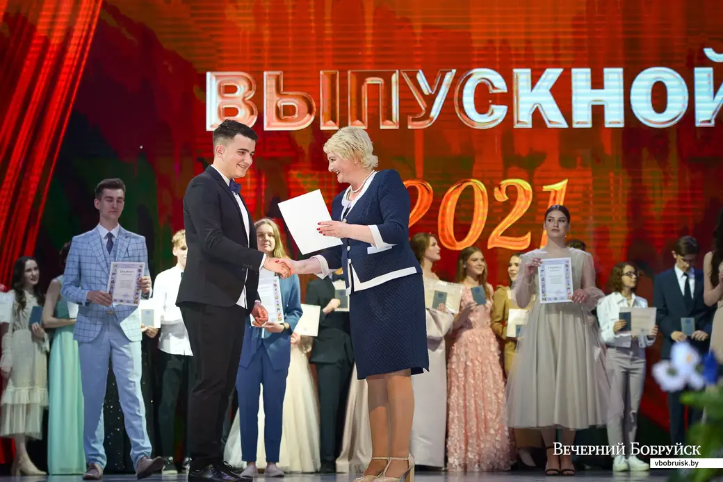 10.06.2021. Бобруйск. Вручение аттестатов зрелости выпускникам гимназии №2