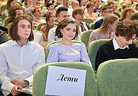 Вручение аттестатов зрелости выпускникам 27-й школы прошло в бобруйском театре. Наш фоторепортаж