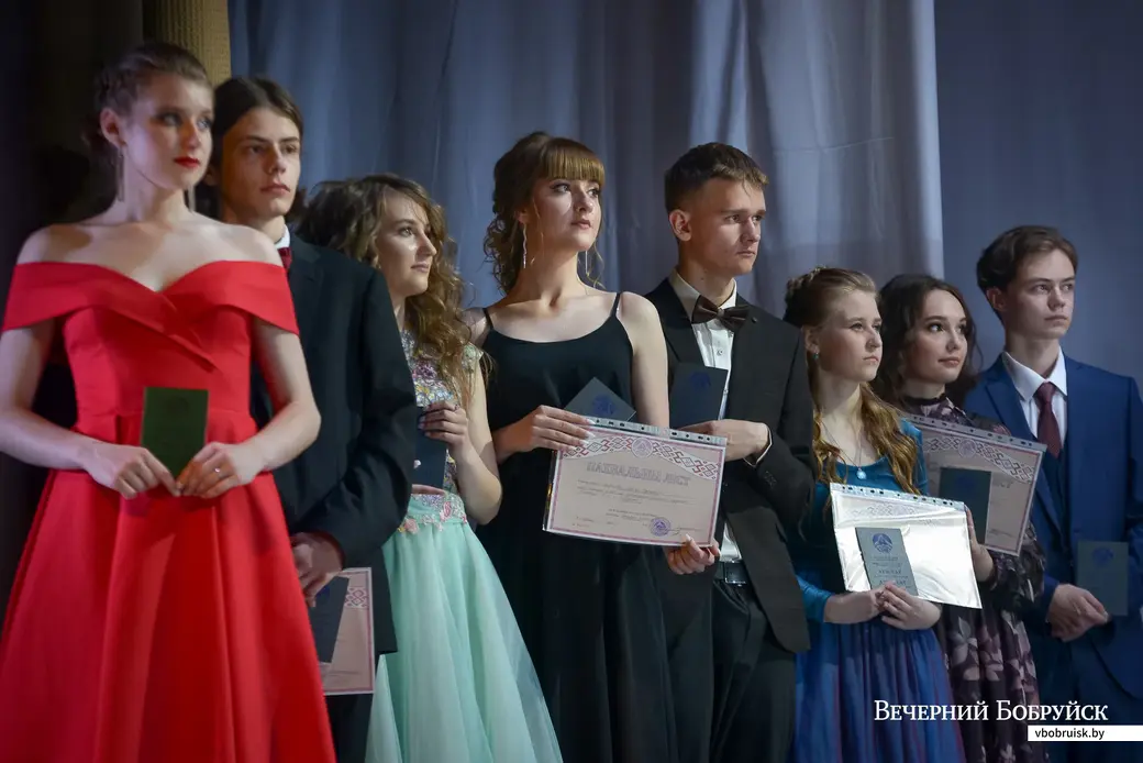 10.06.2021. Бобруйск. Вручение аттестатов зрелости выпускникам гимназии №2