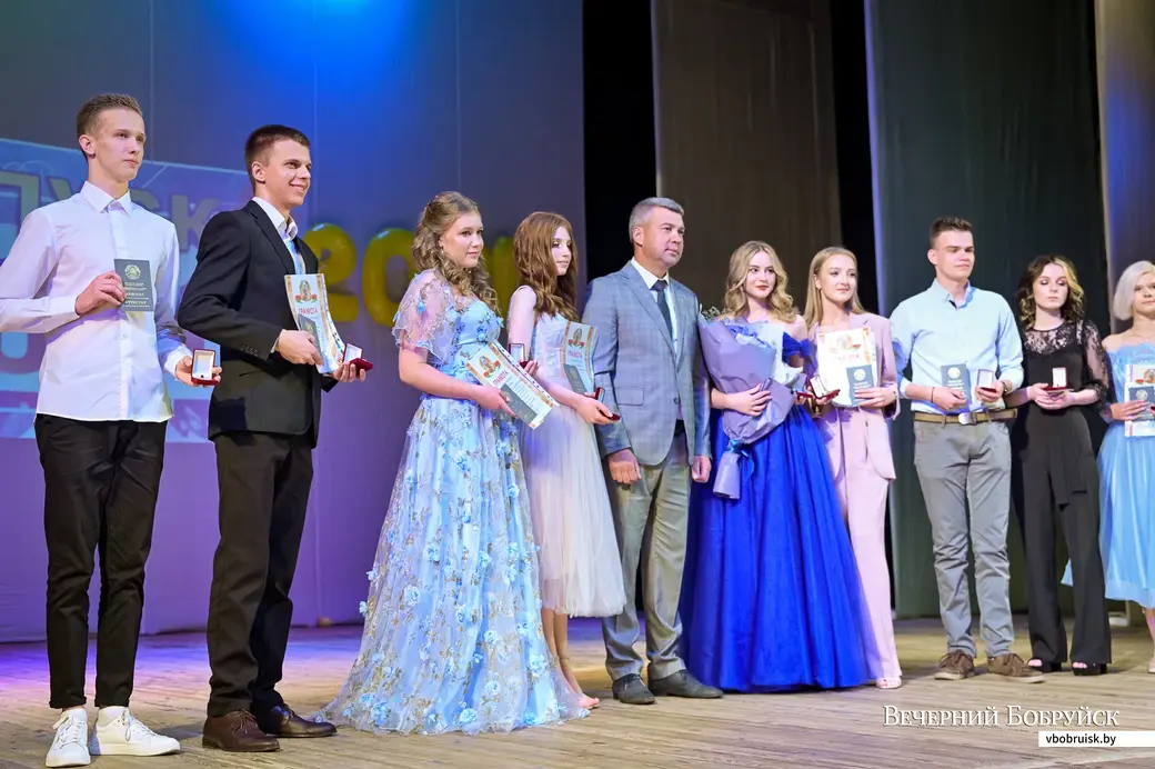 10.06.2021. Бобруйск. Вручение аттестатов зрелости выпускникам средней школы №27