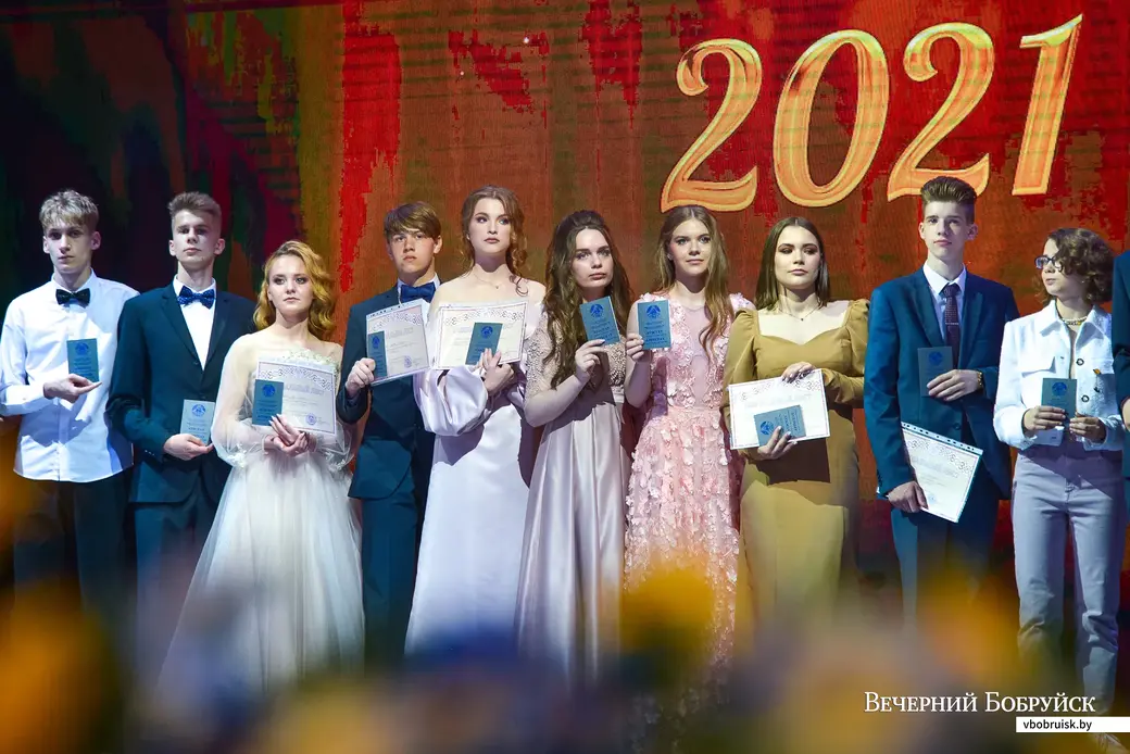 10.06.2021. Бобруйск. Вручение аттестатов зрелости выпускникам гимназии №2