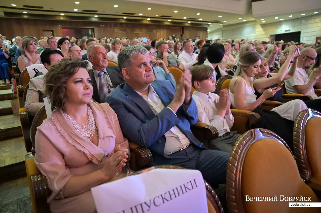 10.06.2021. Бобруйск. Вручение аттестатов зрелости выпускникам гимназии №2