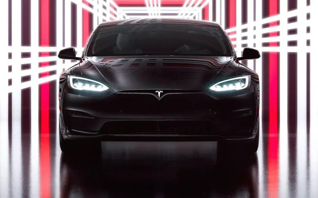 Tesla представила самый быстрый электрокар в мире.