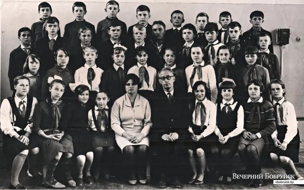 После выхода первых частей воспоминаний Алла Клецкая специально посетила нашу редакцию, чтобы дополнить рассказ вот этим фото из своего архива. На снимке 1967 года – 5