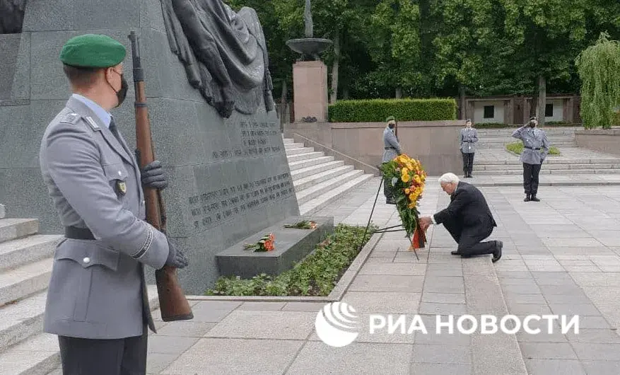 22 июня 2021 года президент Германии возложил венки на советском мемориале в Берлине.