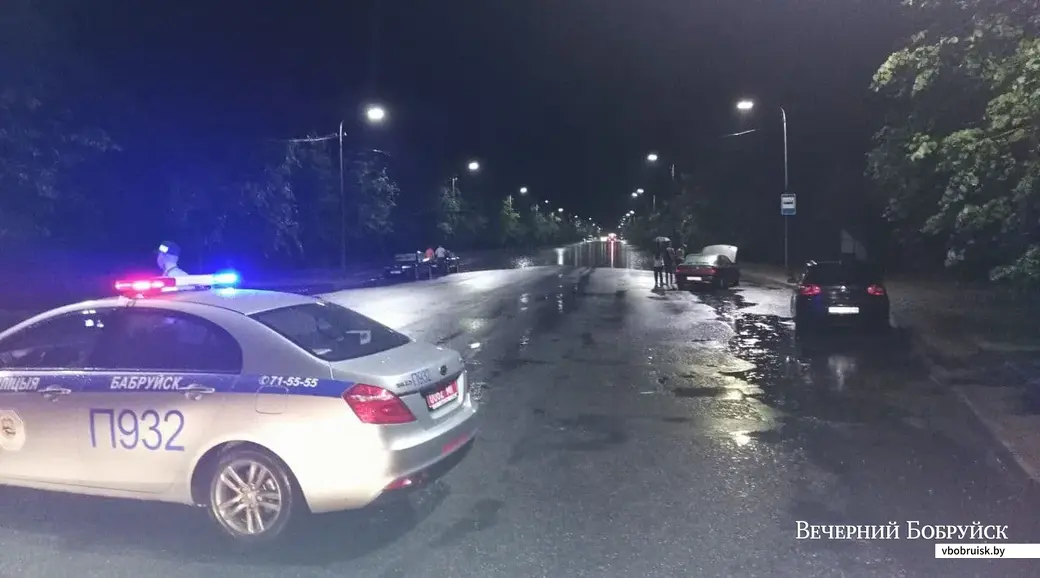 26.06.21, Бобруйск. Улицы Рокоссовского и Орджоникидзе перекрыты из-за потопа.