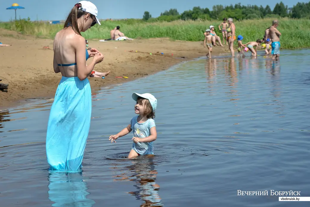 Бобруйск. Городской пляж, летний отдых у воды.