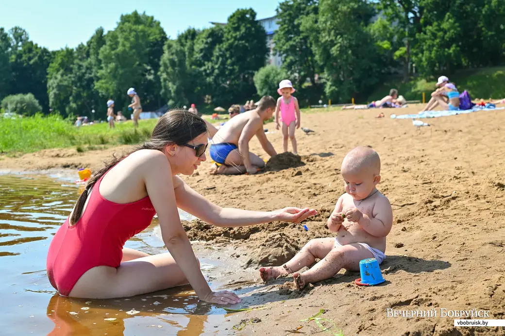 Бобруйск. Городской пляж, летний отдых у воды.