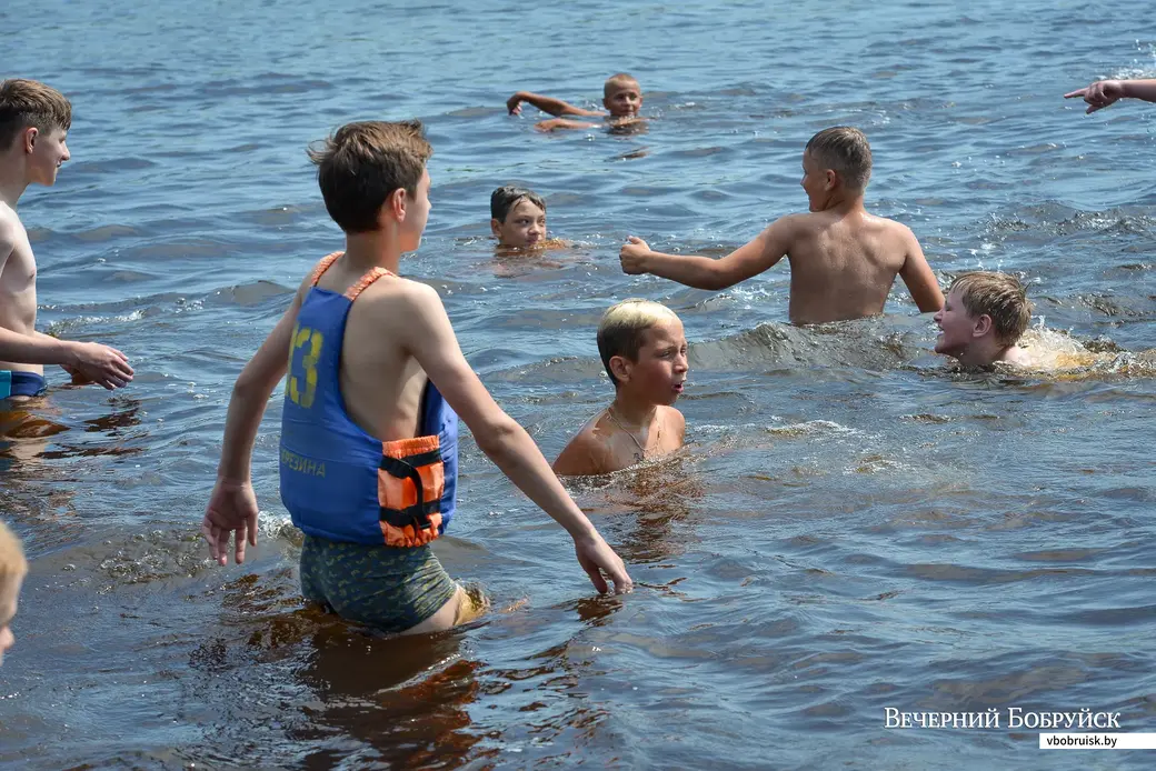 01.07.2021. Бобруйск. Городской пляж, летний отдых у воды
