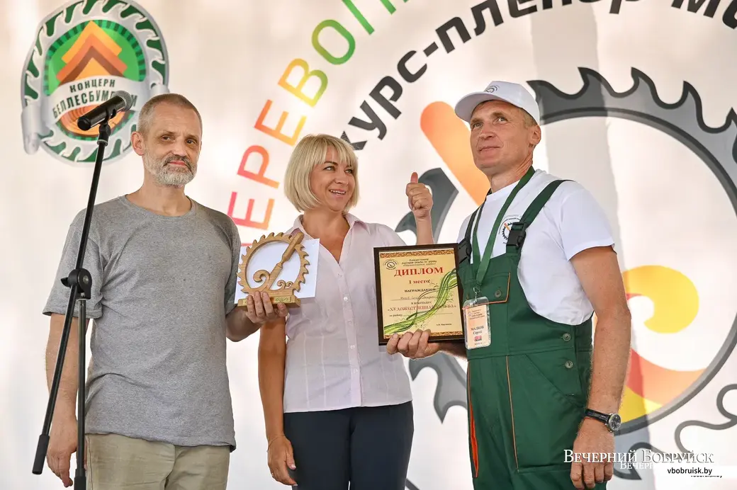09.07.2021. Бобруйск. Конкурс-пленэр мастеров резьбы по дереву «Перевоплощение дерева». Фото Александра Чугуева.