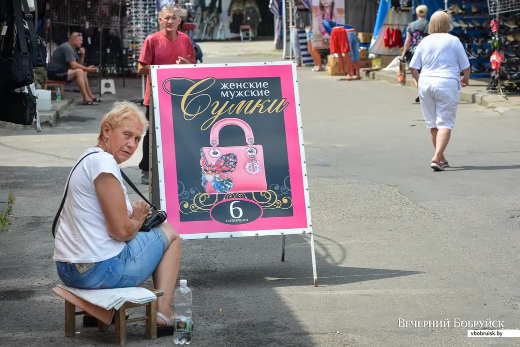 14.07.2021. Бобруйск. Жаркий июльский день в Бобруйске. Центральный рынок, улица Социалистическая