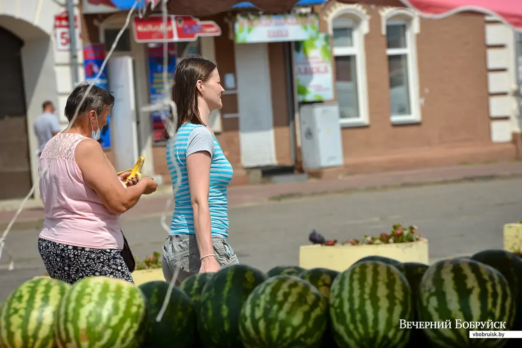 14.07.2021. Бобруйск. Жаркий июльский день в Бобруйске. Центральный рынок, улица Социалистическая