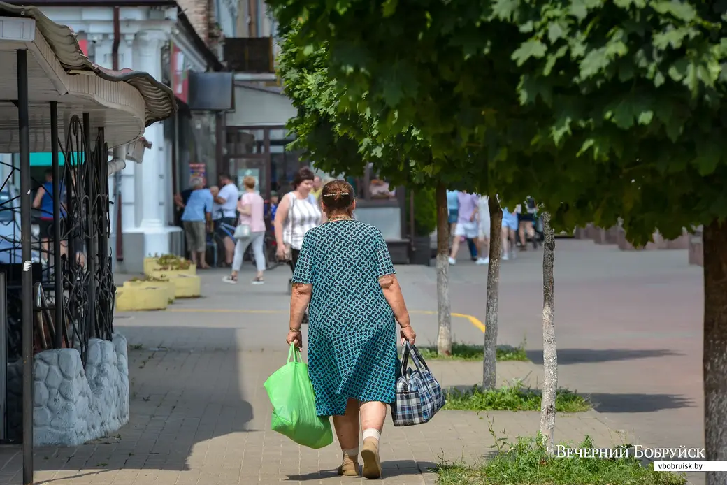 14.07.2021. Бобруйск. Жаркий июльский день в Бобруйске. Центральный рынок, улица Социалистическая