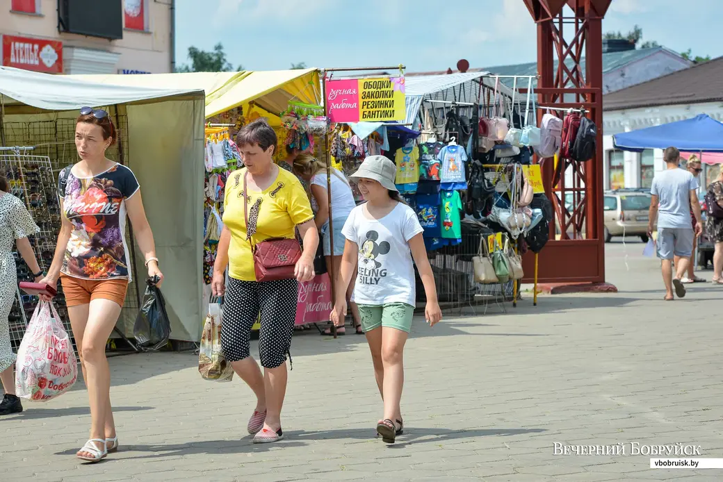 14.07.2021. Бобруйск. Жаркий июльский день в Бобруйске. Центральный рынок, улица Социалистическая