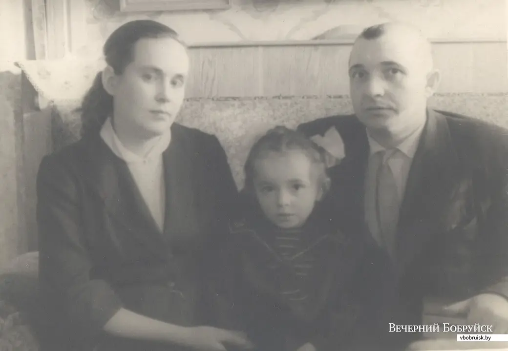 Анна Аркадьевна и Казимир Альфонсович Пищики с маленькой Лилей.