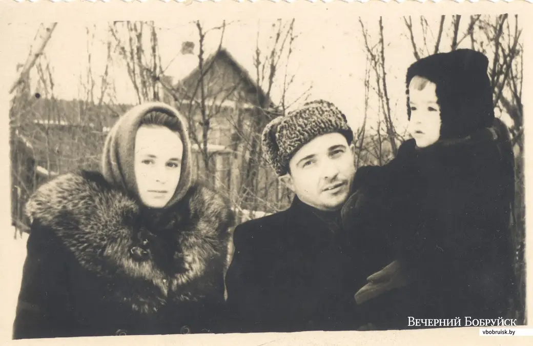 Анна Аркадьевна и Казимир Альфонсович Пищики. На руках у отца – маленькая Лиля.