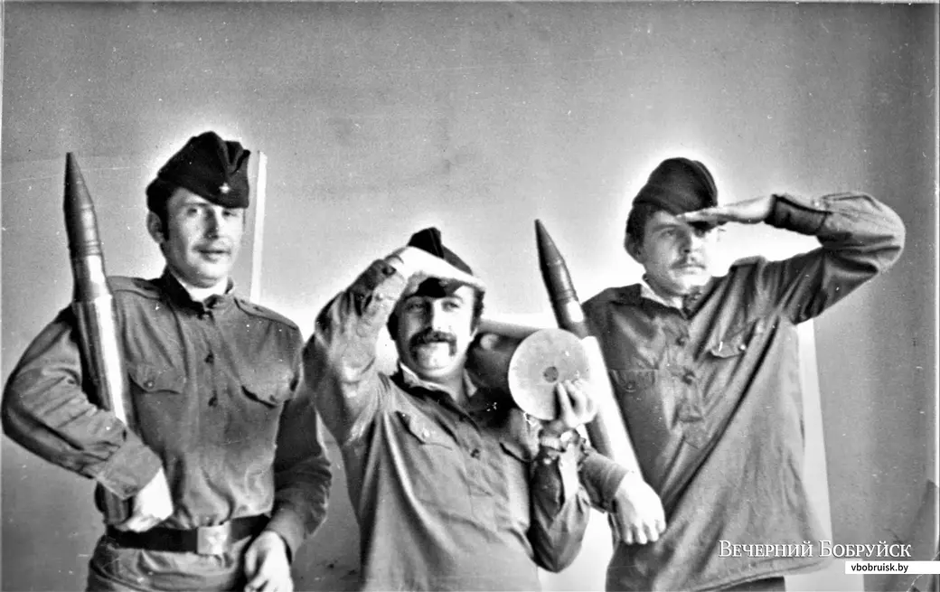 Три богатыря (посередине мой бобруйский товарищ Дода (фамилию не помню).