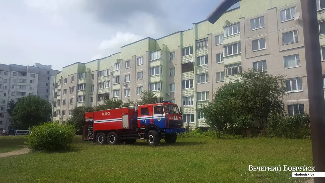 19 июля, дворы на улице Шинной и проспекте Строителей. Женщина поставила вариться варенье в большой кастрюле и уснула