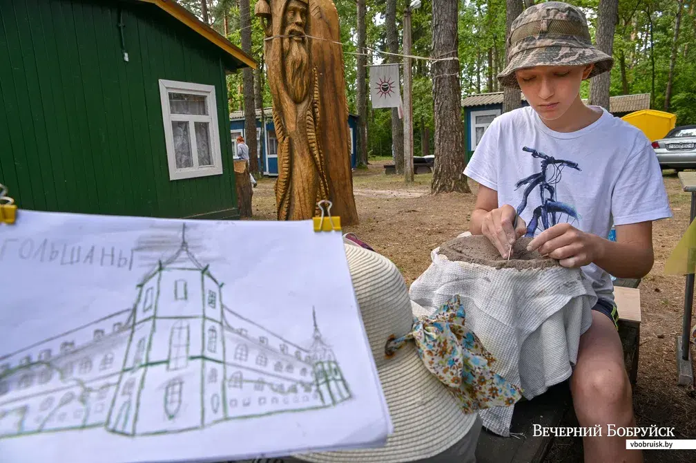 22.07.2021. Вербки, Бобруйский район. XVII пленэр художников-керамистов «Арт-Жыжаль» в Вербках. Михаил Андрухович (Беларусь).