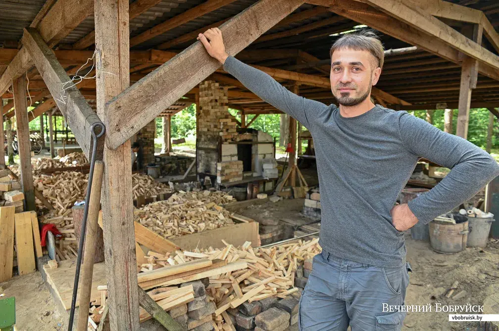 22.07.2021. Вербки, Бобруйский район. XVII пленэр художников-керамистов «Арт-Жыжаль» в Вербках. Антон Тихоновец (Беларусь).