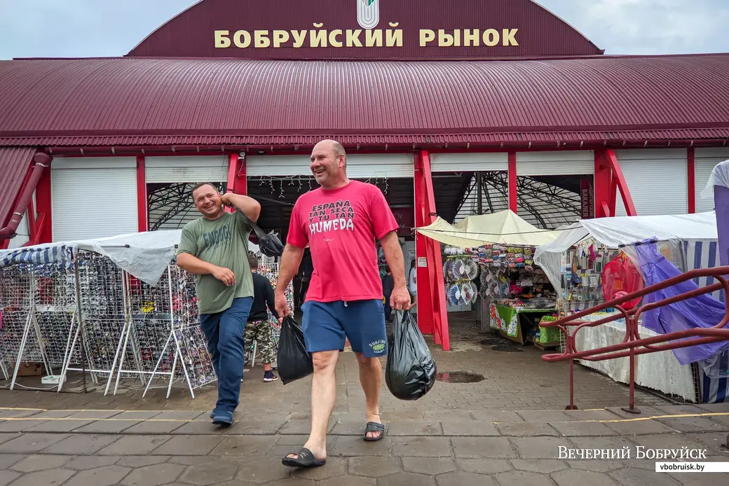 02.07.2021. Бобруйск. Бобруйский рынок. Торговля