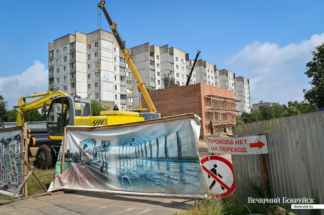 28.07.2021. Бобруйск. На заднем плане – павильон БТС.