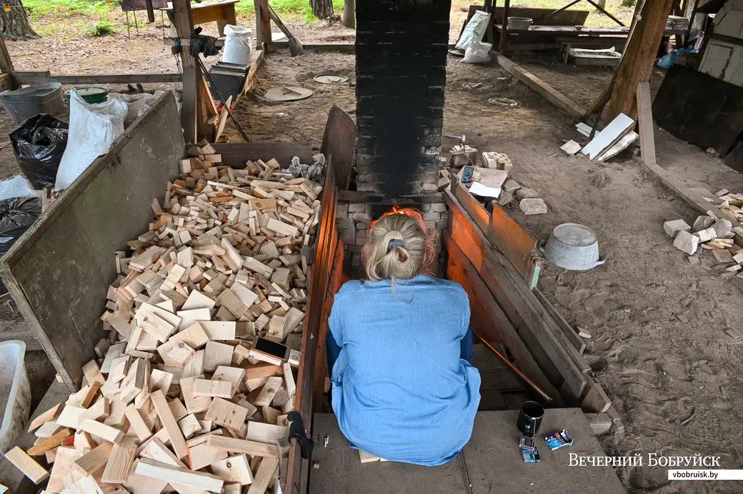 31.07.2021. Бобруйск. Обжиг «Огненной скульптуры» на XVII Международном пленэре по керамике «Арт-жыжаль». .