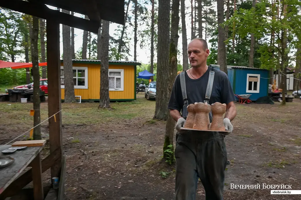 31.07.2021. Бобруйск. Обжиг «Огненной скульптуры» на XVII Международном пленэре по керамике «Арт-жыжаль». .