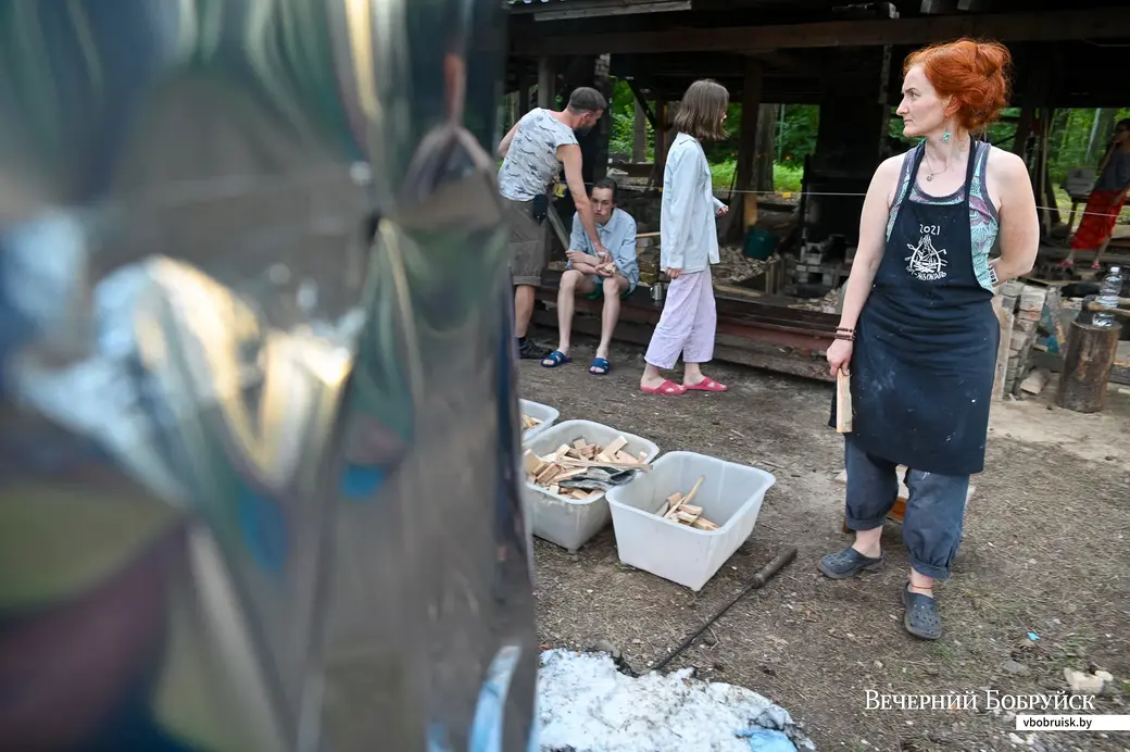31.07.2021. Бобруйск. Обжиг «Огненной скульптуры» на XVII Международном пленэре по керамике «Арт-жыжаль». Ольга Семашко.
