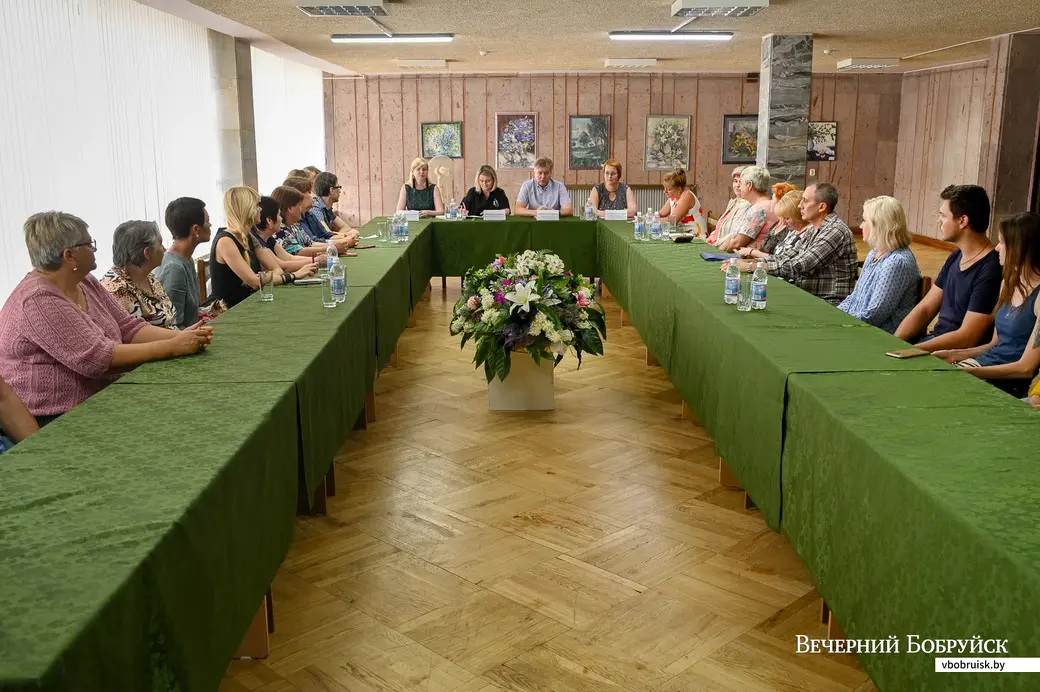 05.08.2021. Бобруйск. Встреча ремесленников с начальником отдела культуры Вадимом Щербичем