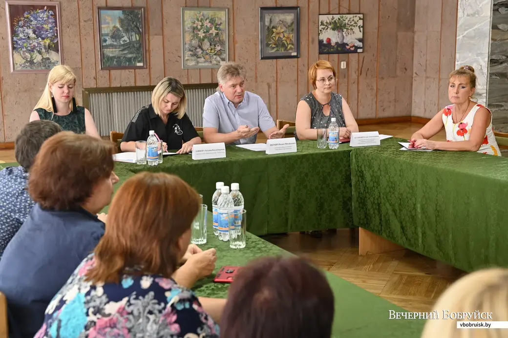 05.08.2021. Бобруйск. Встреча ремесленников с начальником отдела культуры Вадимом Щербичем